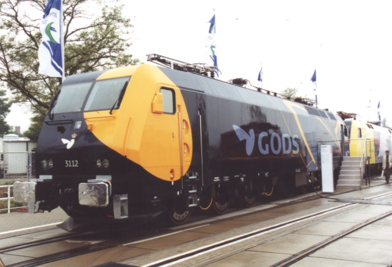 [3112 der DSB auf der Innotrans 2000]