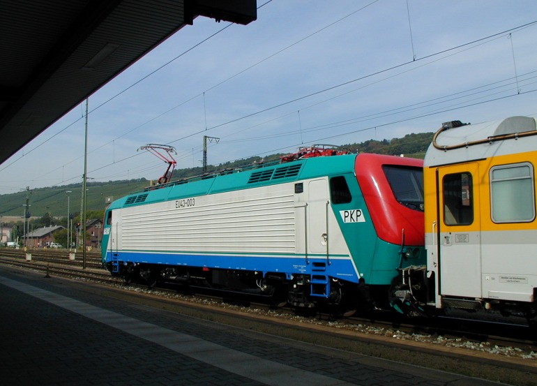 [PKP EU43 003 am 12.09.2000 bei Testfahrten in Würzburg Hbf.]