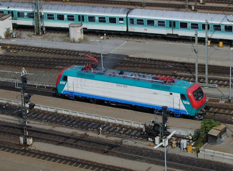 [PKP EU43 003 am 12.09.2000 bei Testfahrten in Würzburg Hbf.]