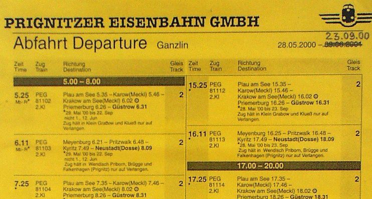 [Korrigierter Abfahrtsplan am Bahnhof Ganzlin]