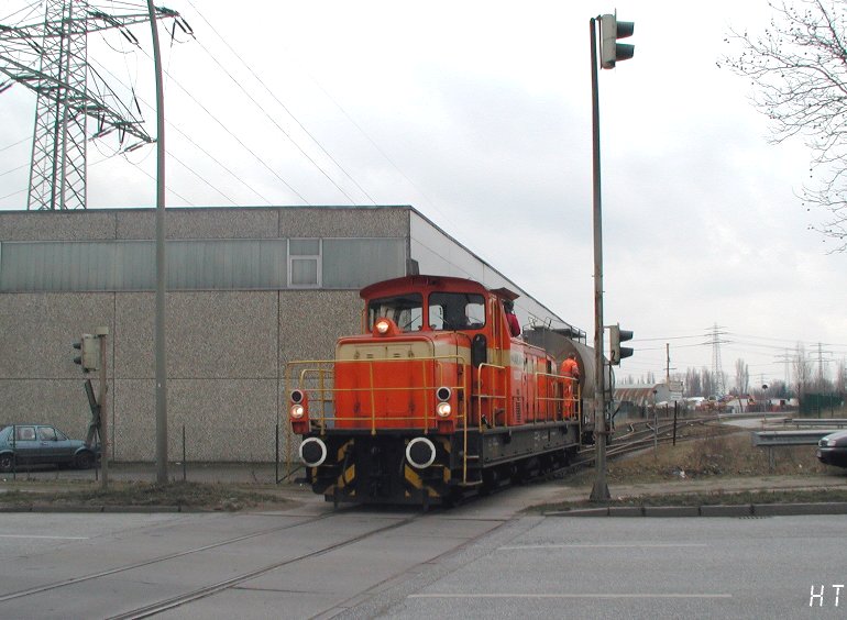 [AKN V 2.017 am 09.03.2001 in der Hamburger Borsigstraße]