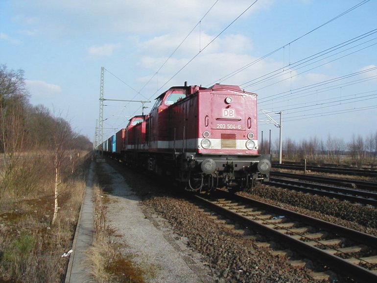 [DB 203 504 und 502 mit dem EVB-Containerzug (05.03.2001)]