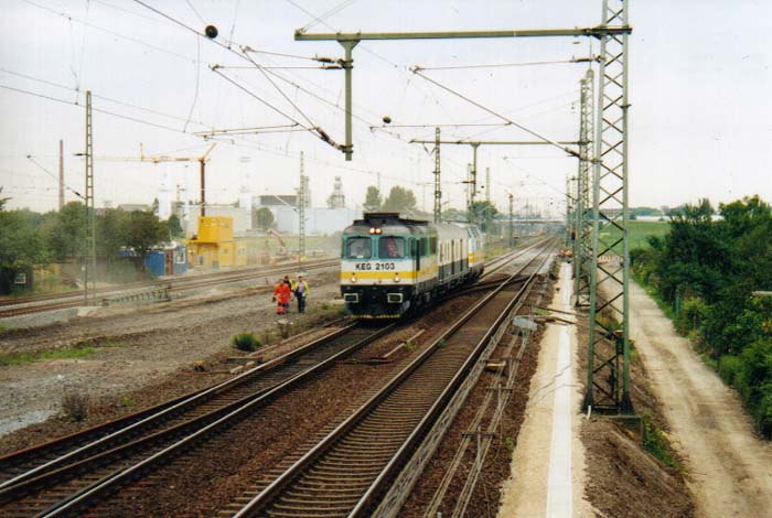 [KEG 2103 mit Messzug am 24.07.2000 in Porz-Wahn]