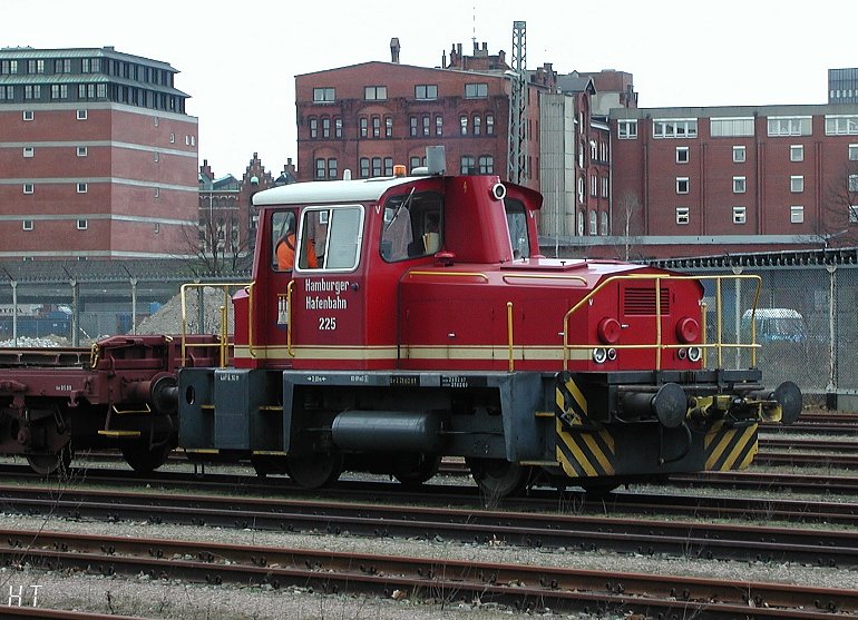 [HHB 225 am 12.04.2001 bei Gleis(rück)bauarbeiten im Hamburger Freihafen]