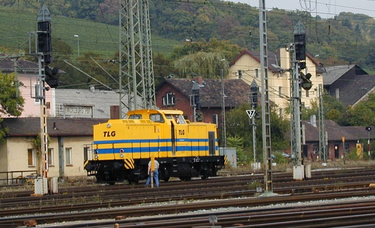 [TLG 2 am 15.09.2000 bei der Durchfahrt in Würzburg Hbf.]