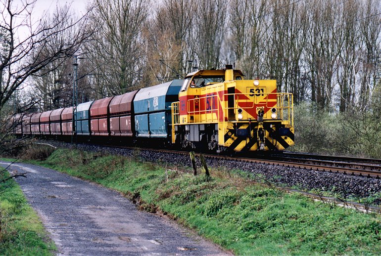 [EH 531 ist am 15.04.2001 mit einem Erzzug unterwegs (Castrop-Rauxel)]
