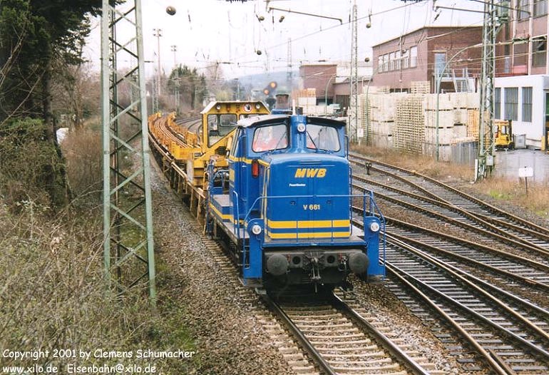 [MWB durchfährt am 19.03.2001 den Bahnhof Königswinter]
