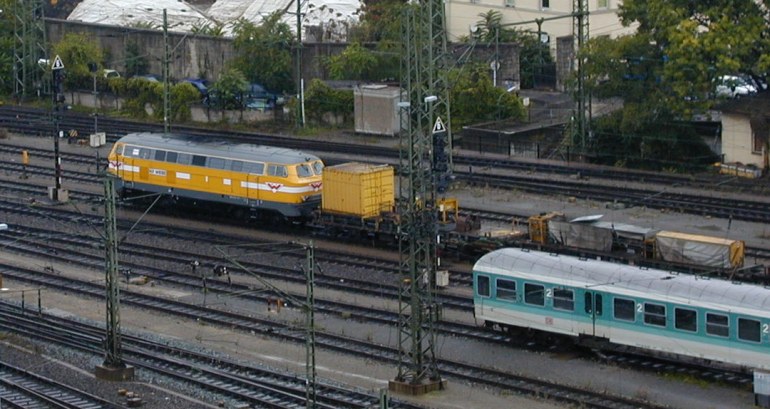 [Wiebe 6 am 21.09.2000 in Würzburg Hbf.]