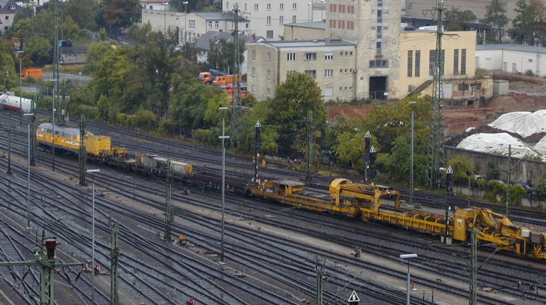 [Wiebe 6 am 21.09.2000 in Würzburg Hbf.]