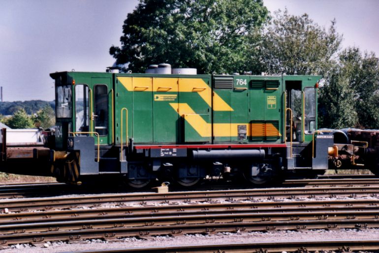 [DE 764 rangiert im September 2000 im Gbf. Dortmund-Nord]