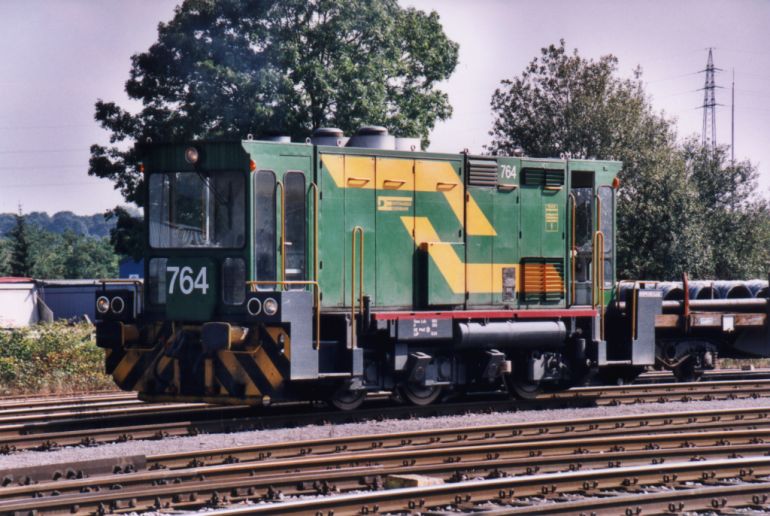 [DE 764 rangiert im September 2000 im Gbf. Dortmund-Nord]