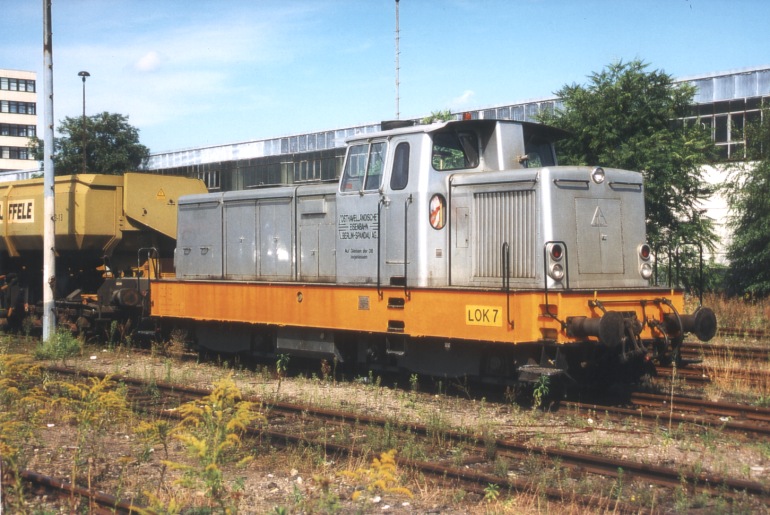 [OHE-Sp Lok 7 im August 1999 in Berlin Ostgüterbahnhof]