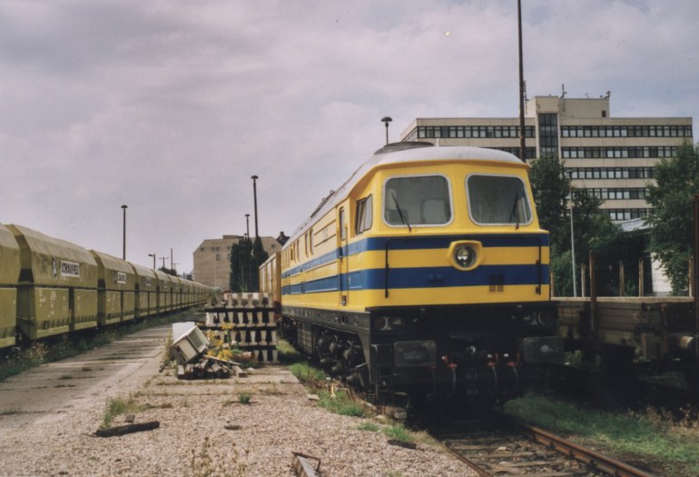 [TLG 9 im August 2000 in Berlin Ostgüterbahnhof]