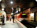 [18:03 - der letzte AKN-Zug des 08.12. verläßt Hamburg Hbf.]