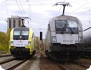 [PE Cargo-Dispolok ES 64 U2-002 und Hupac ES 64 U2-100 in Berlin-Greifswalder Straße]