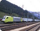 [Dispolok ES 64 U2-011 mit Trailerzug]