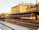 [Der Sonderzug nach Prag erreicht Varnsdorf am Zugschluss eines SBE-Planzugs]