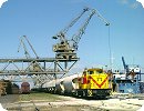 [MEG 71 rangiert in Rostock Seehafen ...]