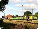 [MWB 1001208 mit leeren Holzwagen in Torgelow]