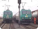 [rail4chem 145-CL 001 und 185-CL 006 pausieren nebeneinander, ...]