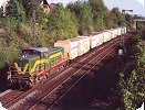 [DE 26 ist in Dortmund-Huckarde mit dem "Bananenzug" aus Dortmund-Süd unterwegs (Mai 2001)]