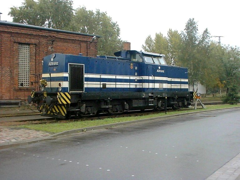 [V100 der Magdeburger Hafenbahn am 07.10.2000 in Magdeburg]