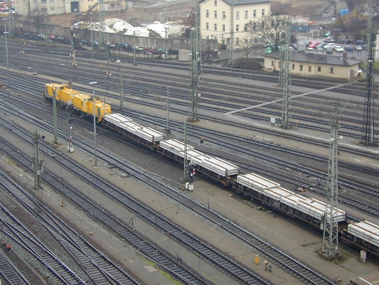 [Europool V150.01 und .02 am 19.12.2000 in Würzburg Hbf.]