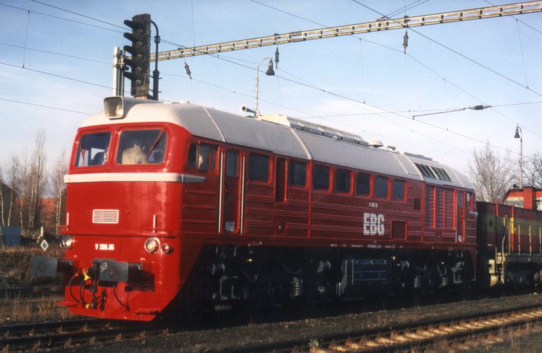[EBG V200.05 (ex 781 365) am 24.11.1999 im Bahnhof Tirsnice]