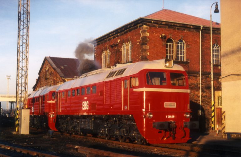 [EBG V200.06 (ex CD 781 324, als 412 verkauft) am 24.11.1999 in Cheb]