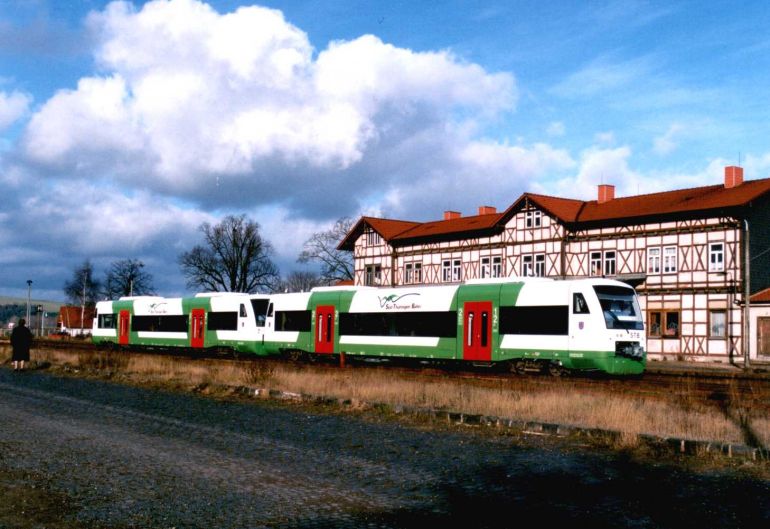 [STB VT 102 und 109 am 11.01.2001 im Bahnhof Immelborn]