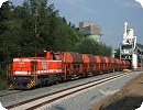 [WLE 51 mit Steinzug. Rechts die knftige Anschlussbahn]